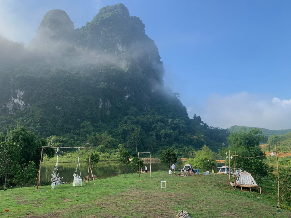 Địa điểm du lịch cắm trại mùa đông đầy đủ dịch vụ camping